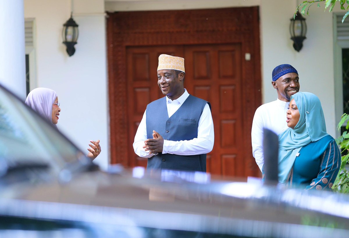 This afternoon, I paid a courtesy call on His Royal Highness Dr. Kassim Nakibinge Kakungulu, the Titular Head of the Muslim Community in Uganda. I briefed him on the legislation and policies that Parliament has considered to support the Muslim community, and also conveyed our