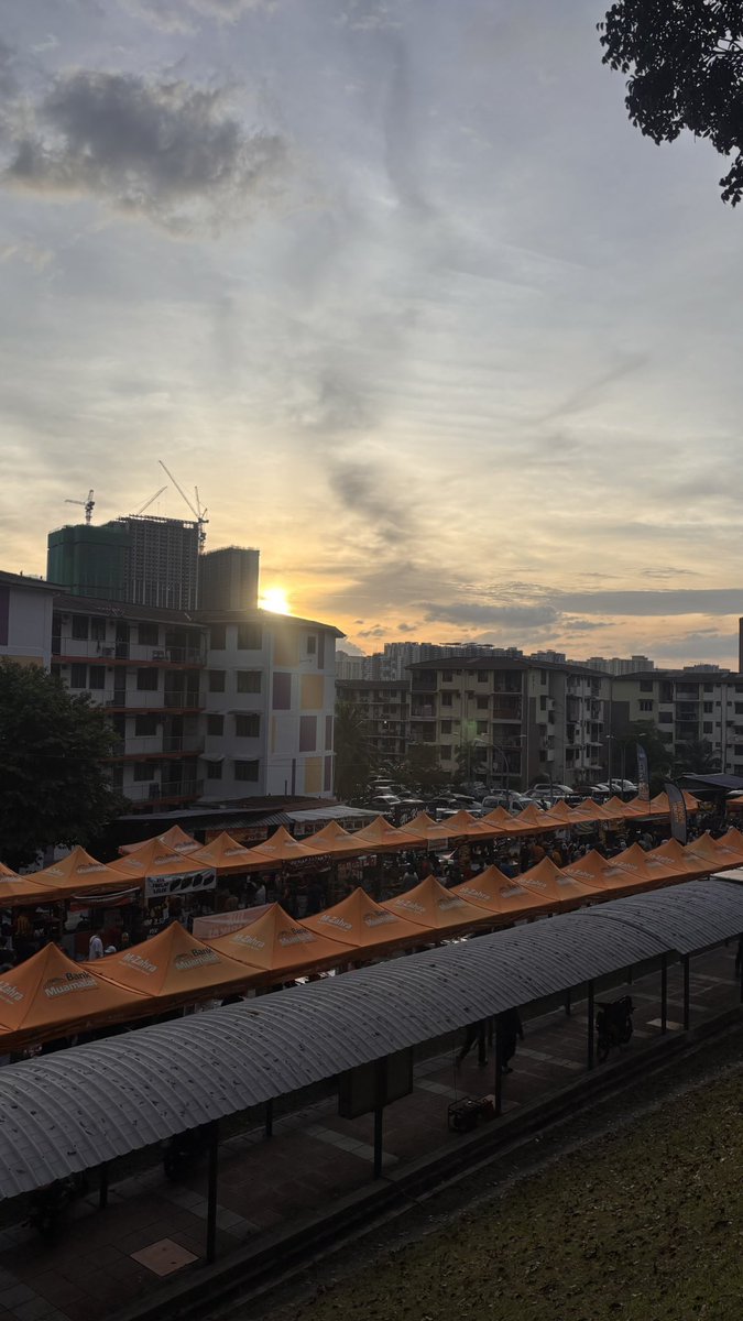 Mantop bazar wangsa maju. Harga mur mur. Banyak giler option makanan &amp; minuman. Mains and desserts. Tapi humangaihhh sesakkk. 

Air tembakai ikat plastik bazar ttdi rm 8. Kat bazar wangsa maju rm 4 boleh dapat.