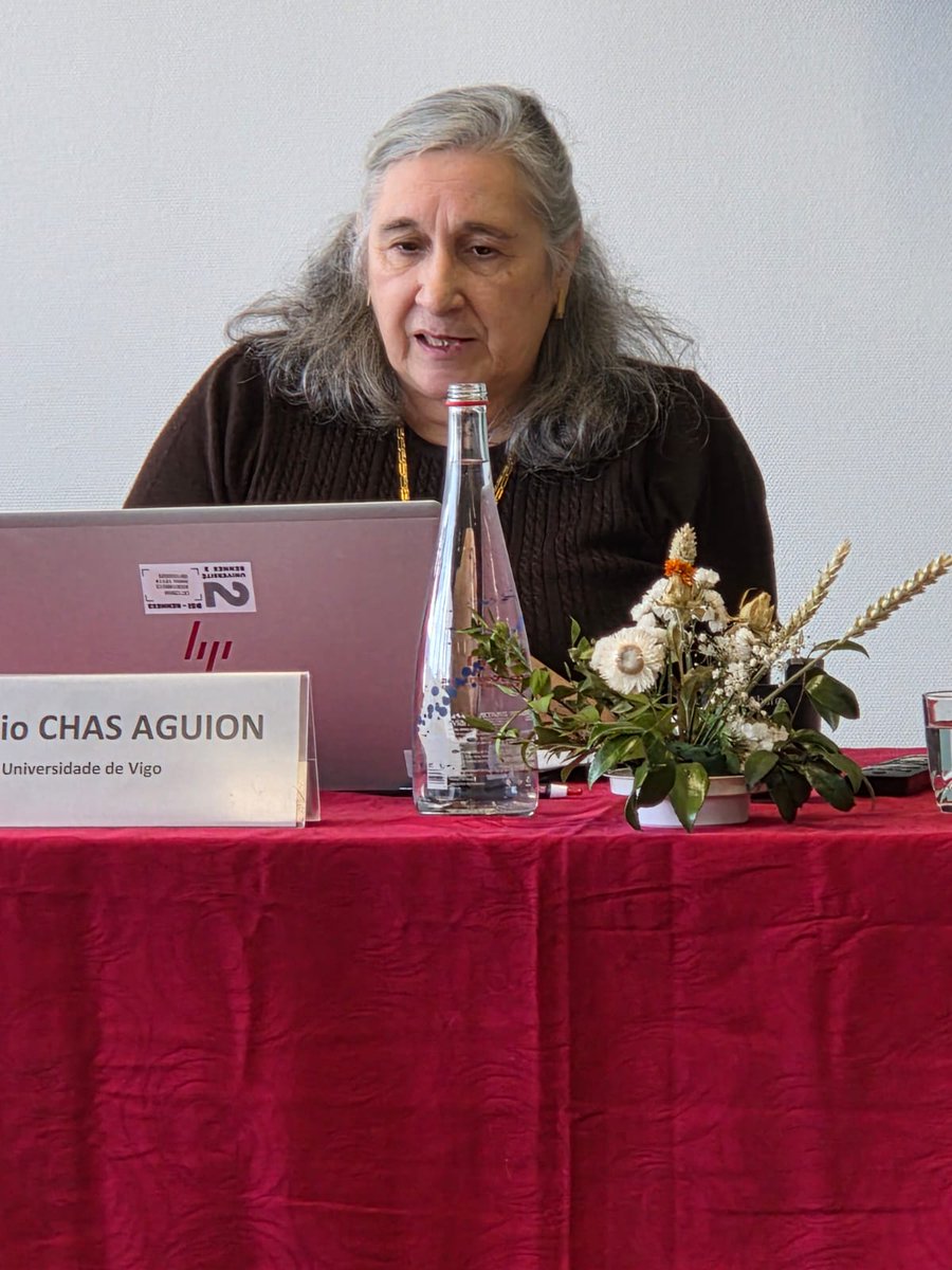 Concluye Cristina Almeida, con su ponencia "Versos, rúbricas e identidad textual: a propósito de dos composiciones de 16RE".