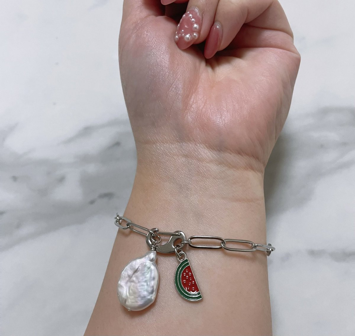 FreePalestine 🍉 とても繊細で素敵なブレスレットです！ 出かける時は