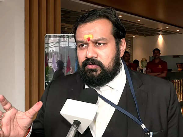 Epic legal fights of Vishnu Shankar Jain : 

• Restoration of Gyanvapi 
• Krishna Janmabhoomi Survey 
• Bhojshala rituals case 
• Challenged the Places of Worship Act 
• 73% MP reservation issue 
• Questioned the unjust UGC Act

This man is not backing down. Respect.🙌