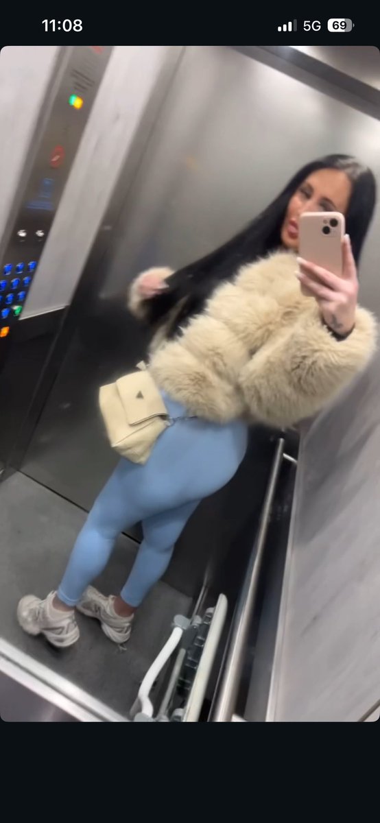 yourgirllivx's tweet photo. Would u fuck me https://t.co/3sYtGUvqhQ