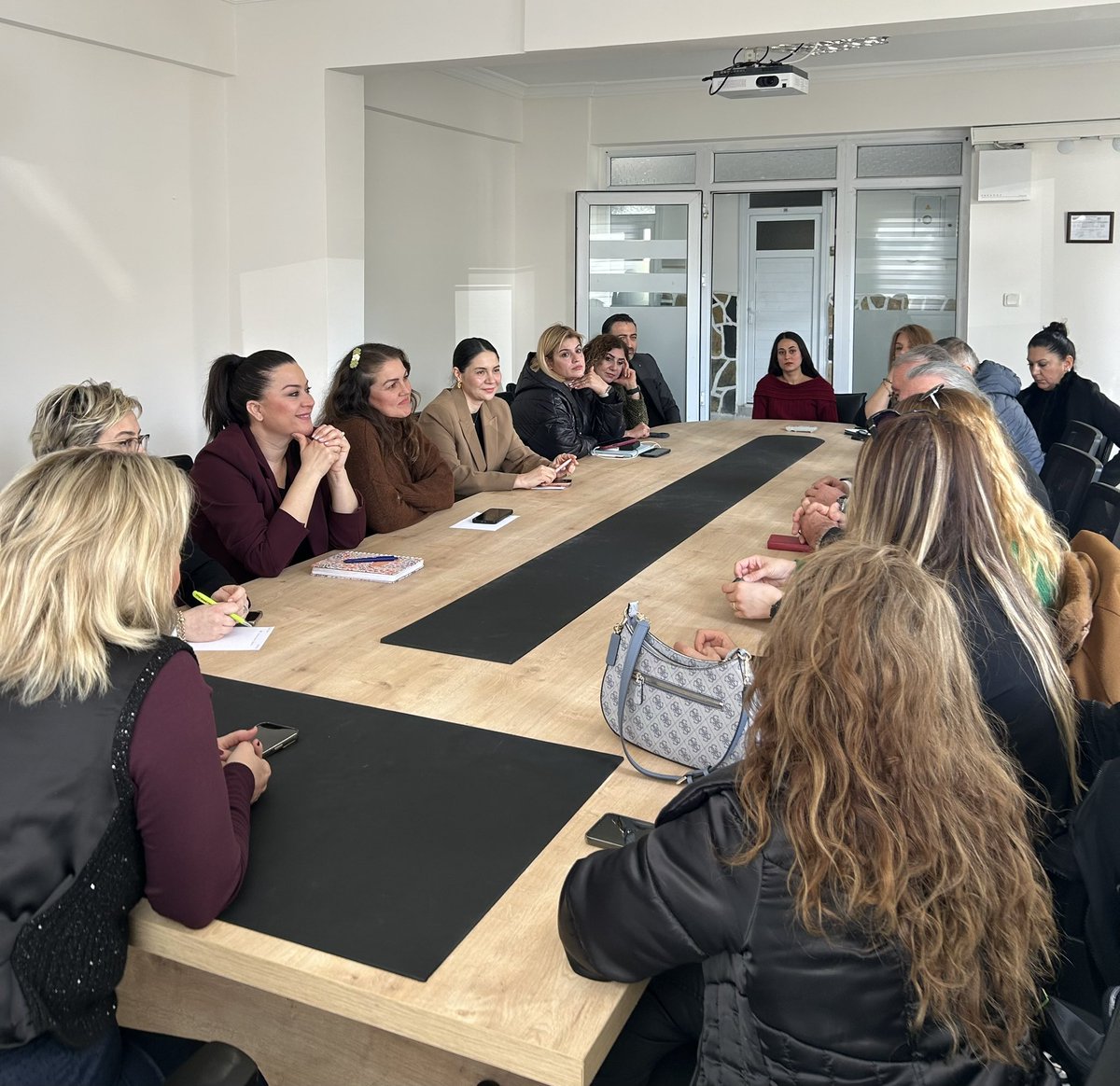 2025-2026 eğitim öğretim yılı ikinci döneminde özel okulların iş ve işleyişine ilişkin değerlendirmelerde bulunmak amacıyla; şube müdürümüz Nilay GÖKDENİZ başkanlığında, İlçe Milli Eğitim Müdürlüğü Toplantı Salonu’nda toplantı düzenlendi. <a href="/tcmeb/">Millî Eğitim Bakanlığı</a> <a href="/izmir_ilmem/">İzmir İl Milli Eğitim Müdürlüğü</a> <a href="/SuleymanCan71/">Süleyman Can 🇹🇷</a>