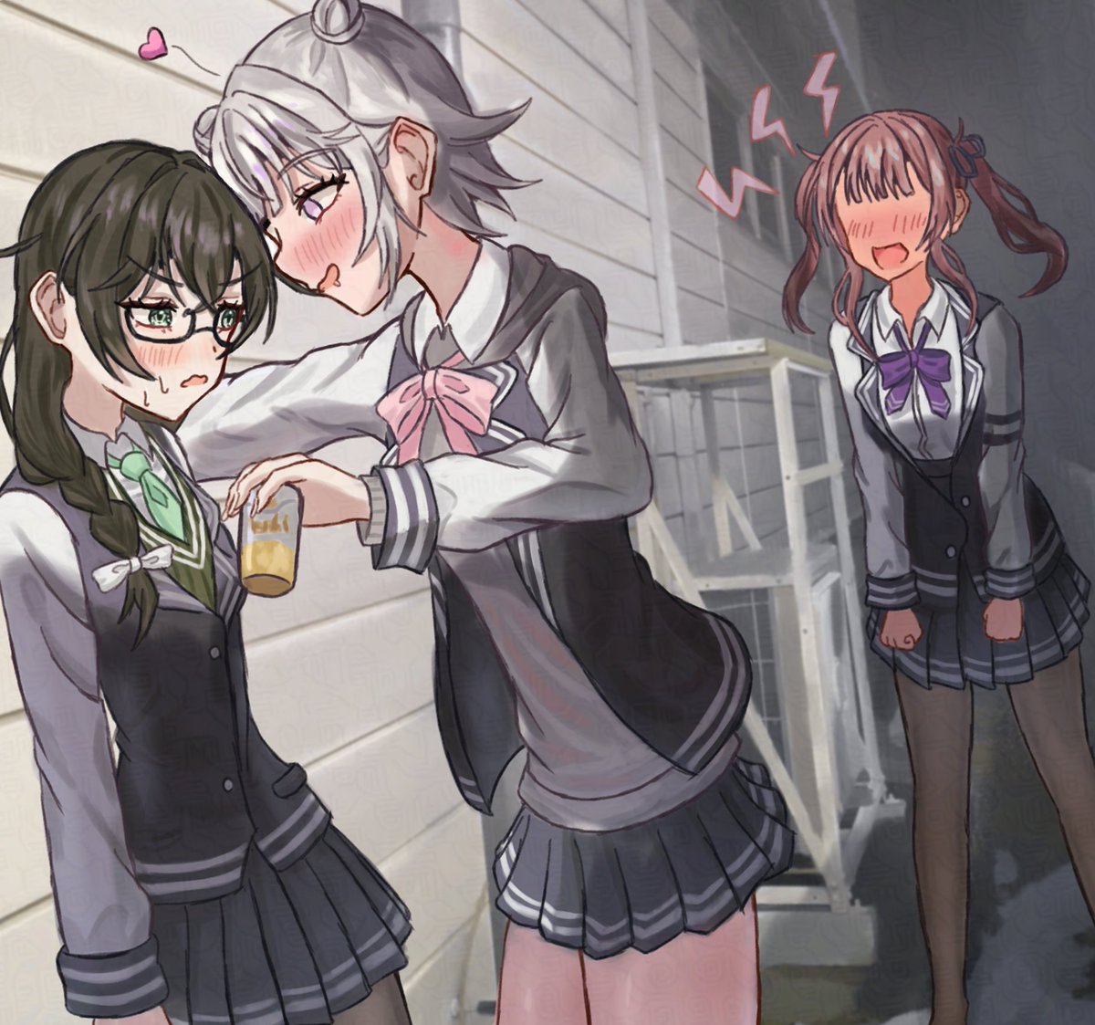 Koron_Kou's tweet image. 酔って壁ドンする六花ちゃんと
内心 満更でもない千冬ちゃん
#小春六花 #花隈千冬