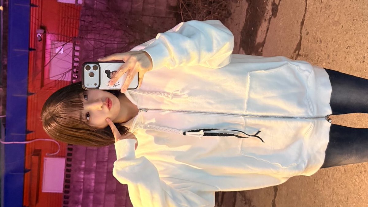 JOY 조이 tweet media