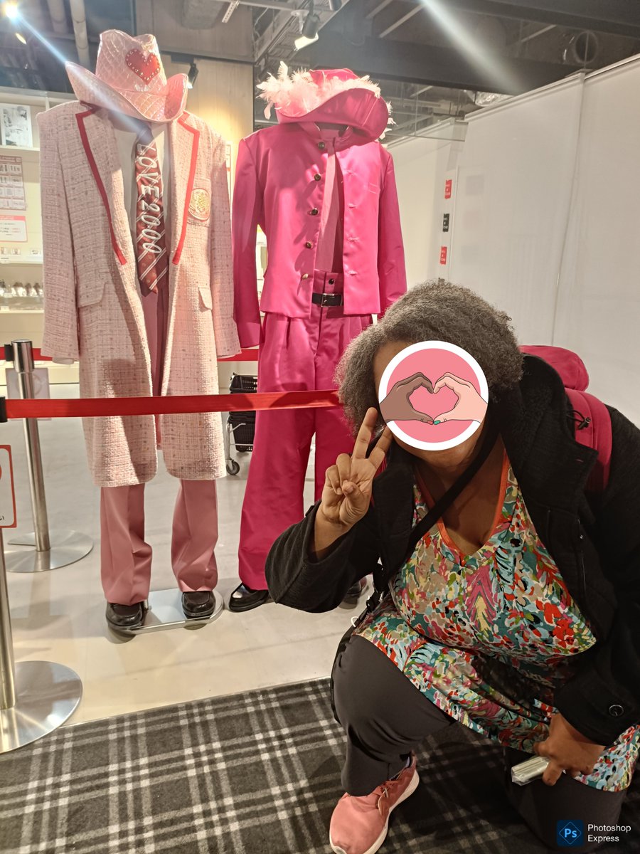 BLJapanTaiwan's tweet image. Last weekend for the #PureLoveBringItOn #PopUpShop in HMV Shibuya. They had the music video outfits. This outfit of #Aloha's is one of my faves on the whole planet. Bright pink will get me every time. Plus, it's got Pure Love (純愛) written on the back. 

They also had the main