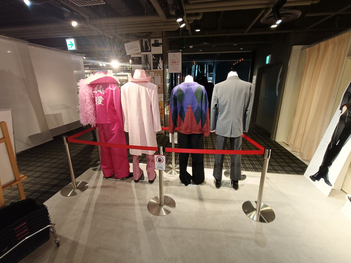 BLJapanTaiwan's tweet image. Last weekend for the #PureLoveBringItOn #PopUpShop in HMV Shibuya. They had the music video outfits. This outfit of #Aloha's is one of my faves on the whole planet. Bright pink will get me every time. Plus, it's got Pure Love (純愛) written on the back. 

They also had the main