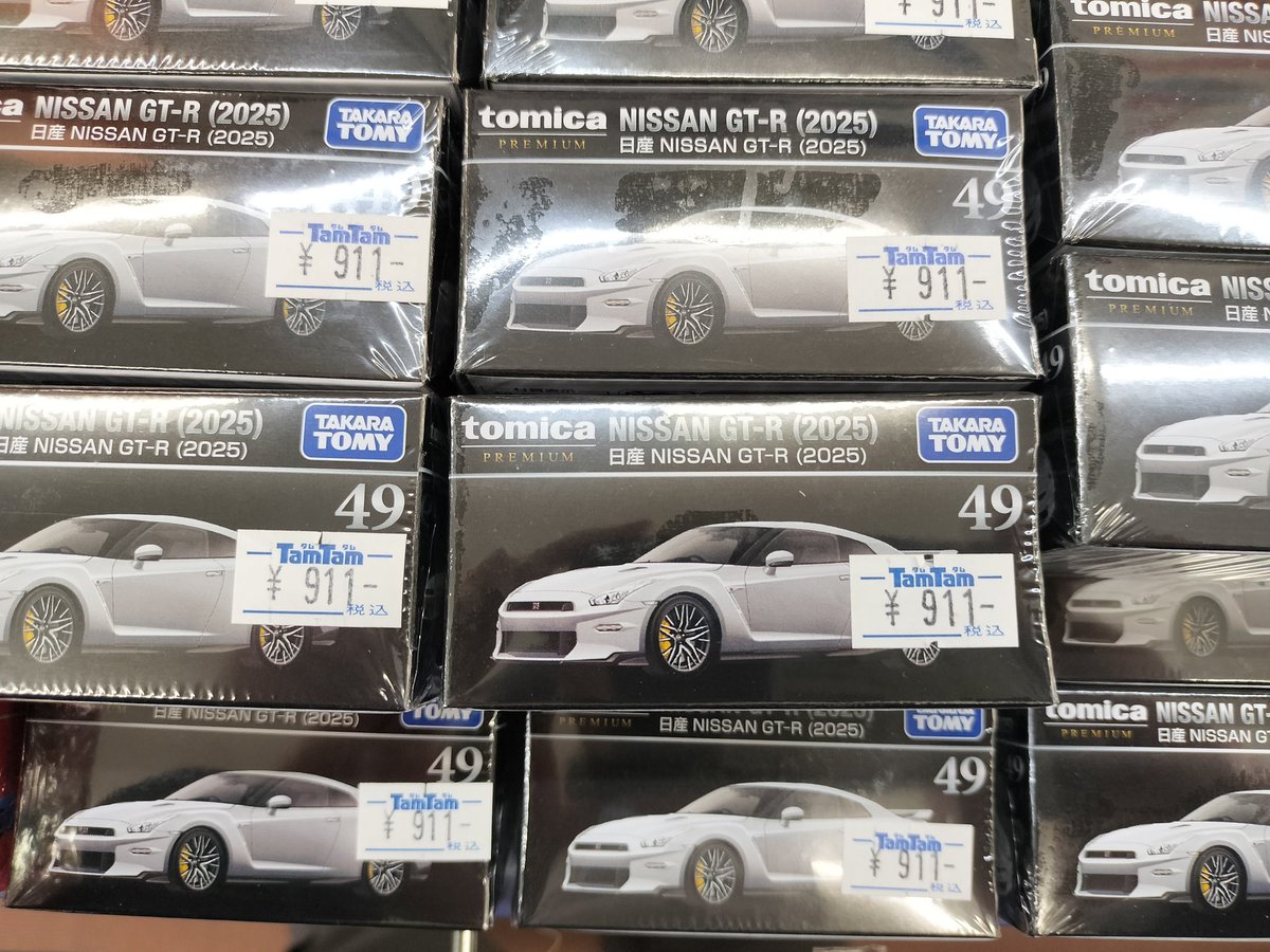 ミニカー》 こちらは明日発売のトミカでございます。 初回特別仕様の