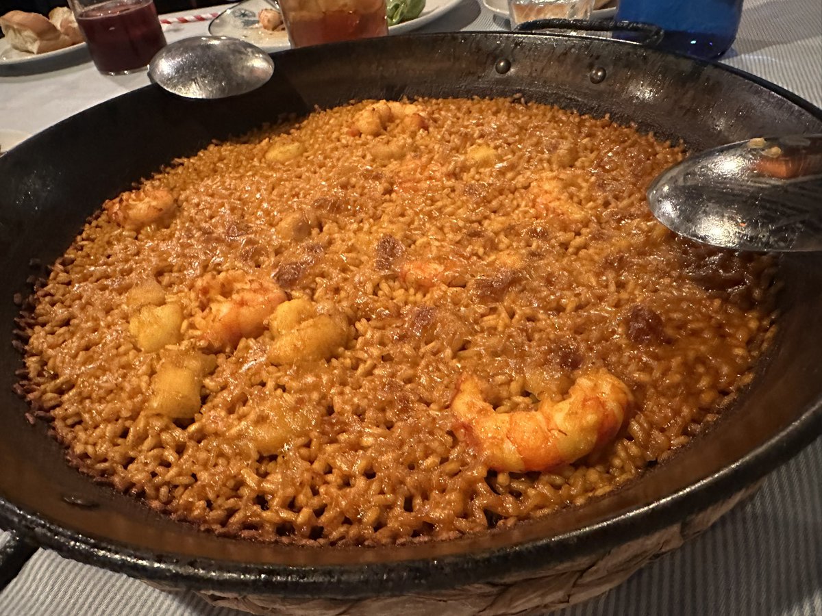 真っ黒すぎて 焦げ焦げのパエリアかと一瞬錯覚したww