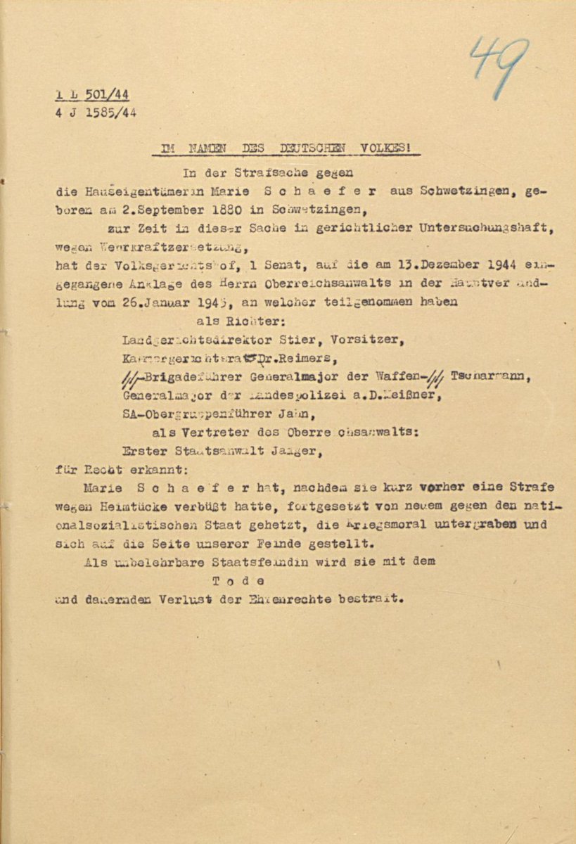 Marie Schäfer wurde wegen #Hetze zum Tode verurteilt. Sie hatte gesagt:

„Was in der Zeitung steht, ist Schwindel. Die Russen sind ein kultiviertes Volk. Diesen Krieg hat der Führer gewollt. Wir werden den Krieg mit Sicherheit verlieren. Was unsere Zeitungen bringen, ist alles