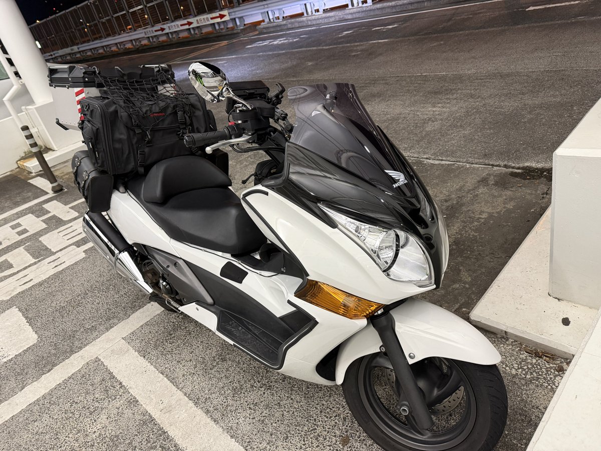 VRCアバターと愛車の並びを貼るのが流行っているんです? 