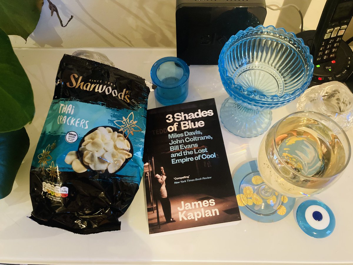 Books and Wine tweet media