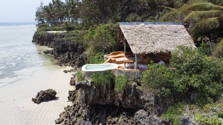 PerfectSafariz's tweet photo. Wake up to endless views, sip your morning coffee on the cliff edge, and fall asleep to the sound of waves beneath you, just the two of you, wrapped in romance and barefoot luxury. 

Tiwi is calling and this is your sign to answer https://t.co/d4PxKTCuQc