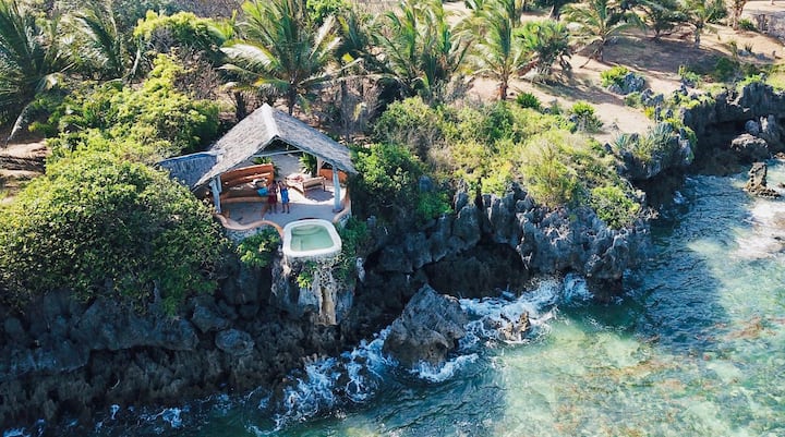 PerfectSafariz's tweet photo. Wake up to endless views, sip your morning coffee on the cliff edge, and fall asleep to the sound of waves beneath you, just the two of you, wrapped in romance and barefoot luxury. 

Tiwi is calling and this is your sign to answer https://t.co/d4PxKTCuQc