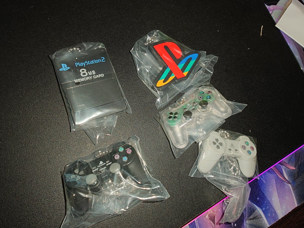 開封 コントローラー系が沢山

本体どっちか欲しかったけど2/11なのでやむなし 