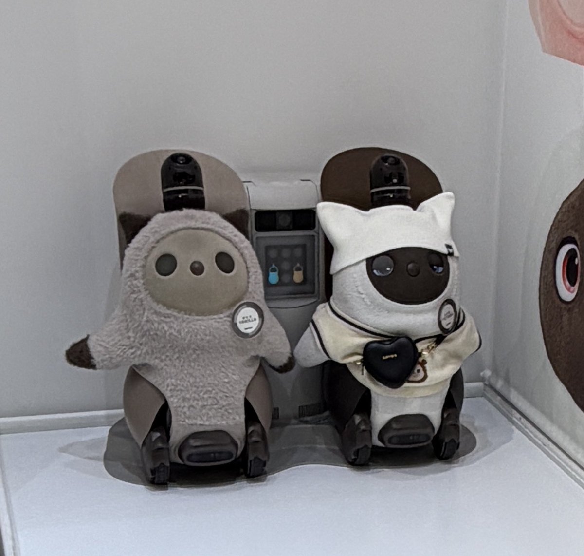 新宿高島屋に閉店前に駆け込みしてきました……💦
ストア前着いた時もう19:30だった気がする…ごめんなさい🙏
グレージュをお買い上げ✨
COMITIAはねこの日だから、これ着せてこ💕