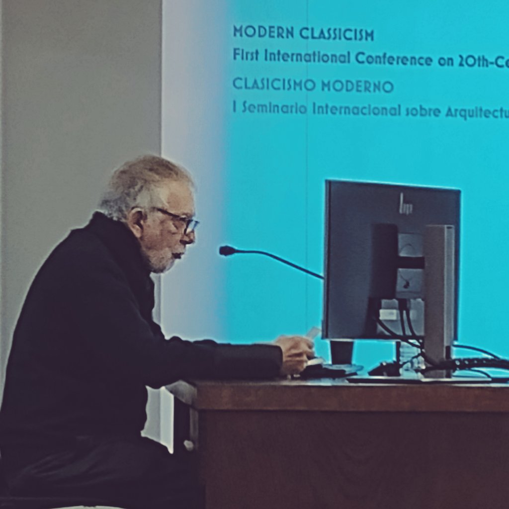 irimarq's tweet photo. El maestro Linazasoro sienta cátedra ahora mismo en el excelente congreso de Clasicismo Moderno @ETSAMadrid #CulturasConstructivas #Arquitectura https://t.co/syf5UbuZMd