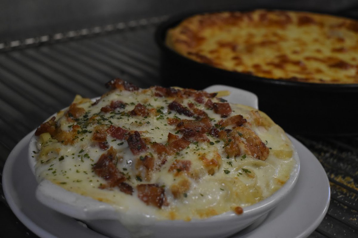 TheeUpperCrust's tweet image. From Pasta to Pizza... We got it here for you! Take the trip to Pardeeville today!🍽️ #UpperCrust #BakedPasta #PizzaAndPasta #ComfortFood #ItalianDining #Pardeeville