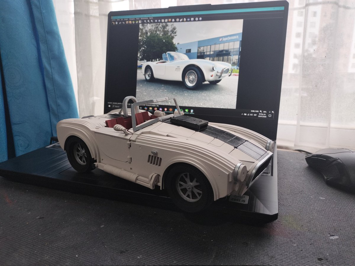 David42151332's tweet photo. @eldiariodedross Dross quisiera enviarte el Shelby Cobra CSX series que acabo de hacer, nosotros aquí en Pasto tierra de artesanos también te queremos😻🫂 https://t.co/T8gIw0K43B