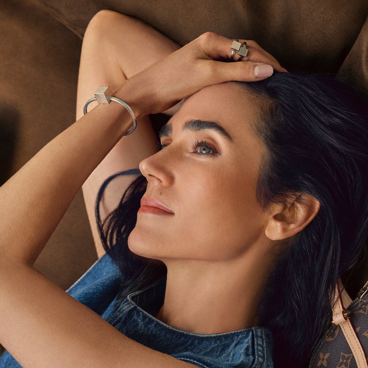 LouisVuitton's tweet photo. Spring–Summer 2026 Collection. Inspired by Gaston Vuitton’s Patéki game and the Damier emblem, LV Cube fashion jewelry reimagines a historic puzzle for #NicolasGhesquiere’s #LVSS26 collection —worn by House Ambassador #JenniferConnelly. 

#LouisVuitton