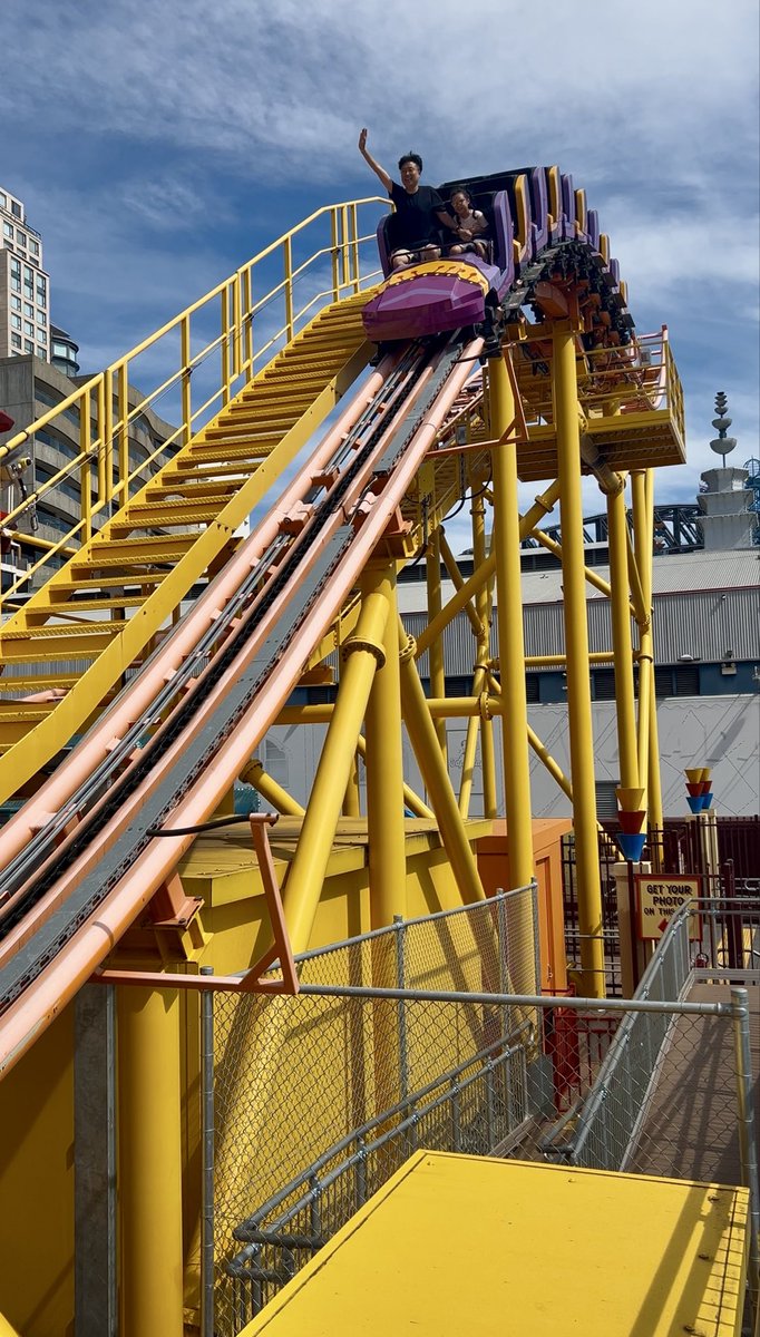 CoasterSamurai's tweet photo. ルナパーク (シドニー)
『ブーメラン』
ゲルシュ製ファミリーシャトル。乗り心地が良く激しさも無いので、景色を観ながら楽しめる。最後尾だけ乗りましたが、最初の落下はちょっと浮きます。
#コースター侍 #coastersamurai
#boomerang #lunapark #Australia https://t.co/KXxElhWgNS