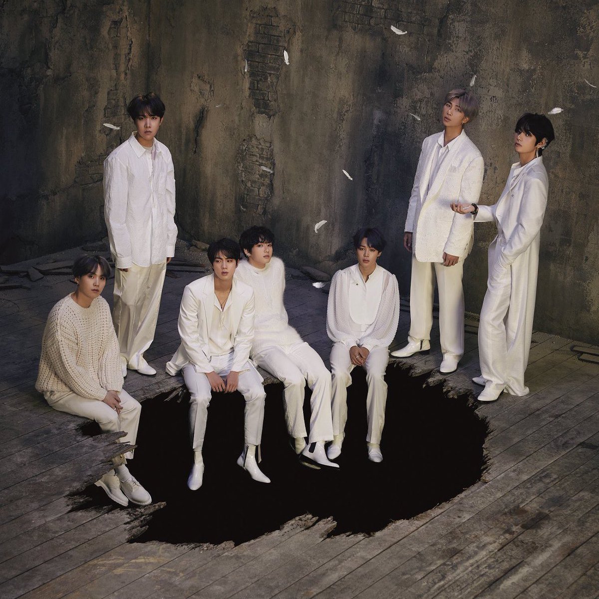 updatecultura's tweet photo. Há 6 anos, o BTS lançava “Map of the Soul: 7”. https://t.co/VkzjOUmBZQ