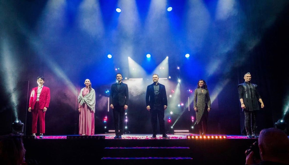 MarianOtamendi's tweet photo. Absolutamente espectacular el XVI Festival internacional de magia que ayer se inauguró en Madrid dirigido por el inigualable @jorgeblass. Seis magos excepcionales en el escenario que nos convencieron de que la magia existe, un lujazo de show!!! https://t.co/jm53r2hZzl