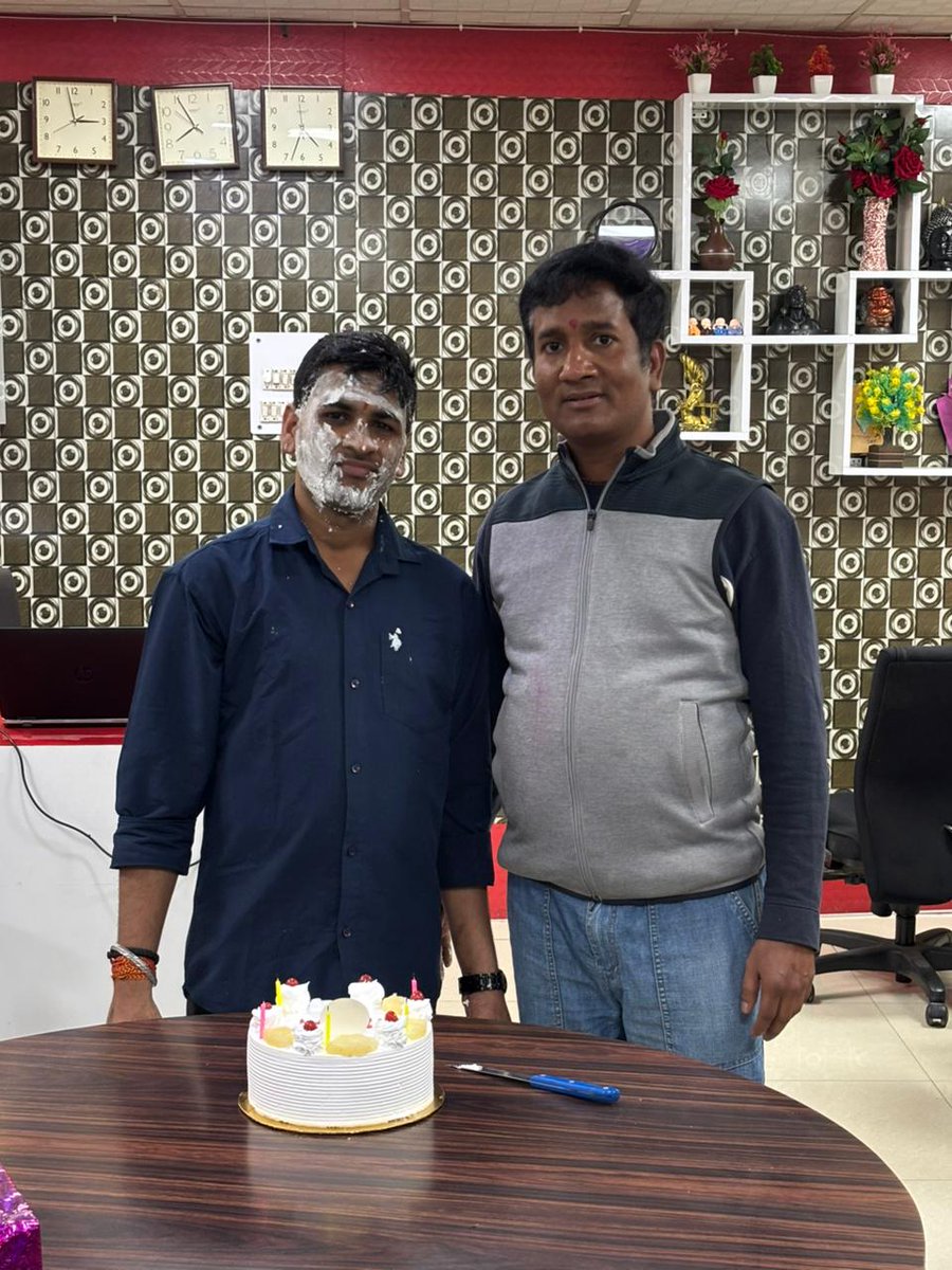 webbraininfo's tweet image. Celebrating Moments That Matter at @webbraininfo! 🎂

Wishing Alok a fantastic year ahead filled with success, growth, and new achievements! 

#WebBrainInfotech #TeamCelebration #OfficeMoments #WorkCulture #BirthdayCelebration #TeamSpirit #DigitalAgencyLife #CorporateLife #Team