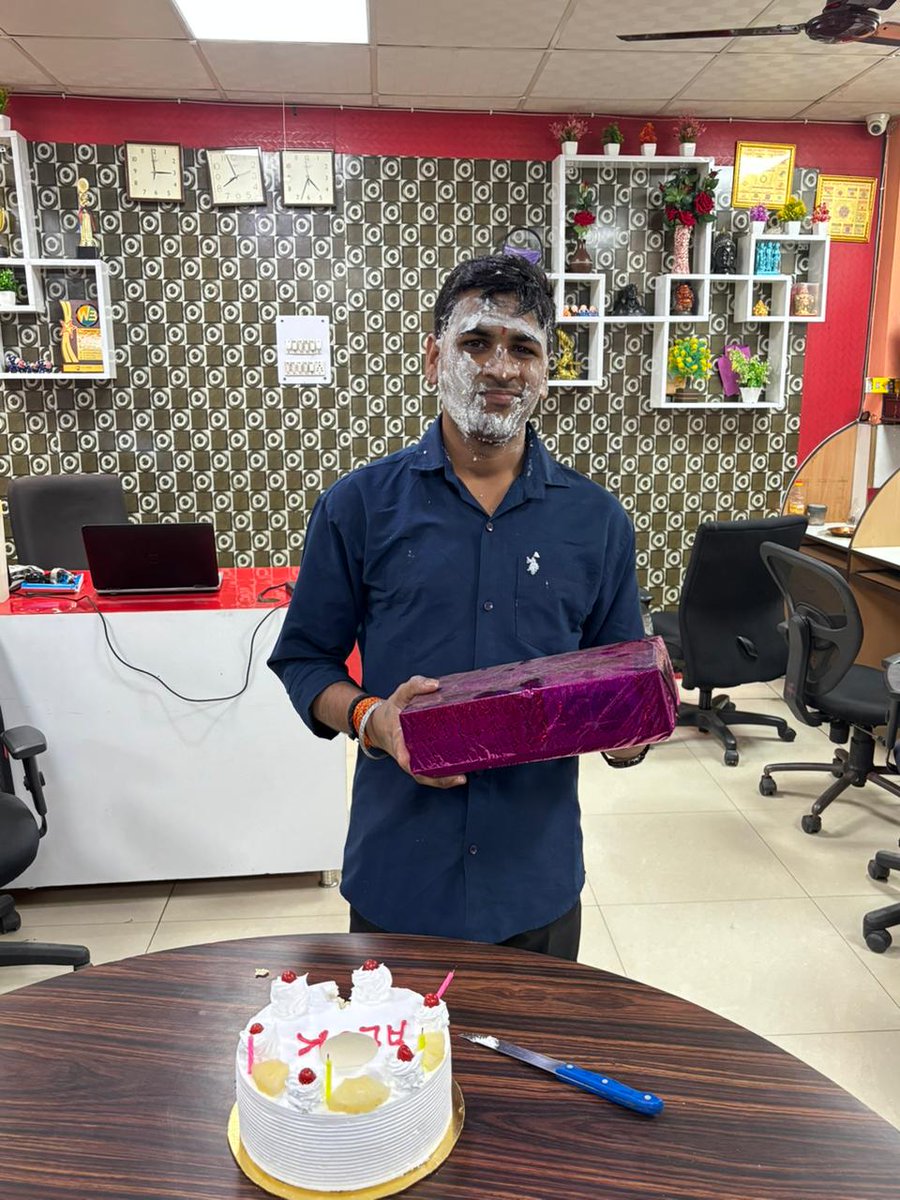 webbraininfo's tweet image. Celebrating Moments That Matter at @webbraininfo! 🎂

Wishing Alok a fantastic year ahead filled with success, growth, and new achievements! 

#WebBrainInfotech #TeamCelebration #OfficeMoments #WorkCulture #BirthdayCelebration #TeamSpirit #DigitalAgencyLife #CorporateLife #Team