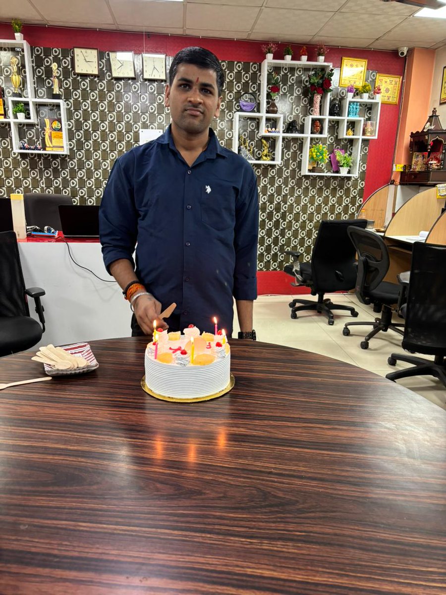 webbraininfo's tweet image. Celebrating Moments That Matter at @webbraininfo! 🎂

Wishing Alok a fantastic year ahead filled with success, growth, and new achievements! 

#WebBrainInfotech #TeamCelebration #OfficeMoments #WorkCulture #BirthdayCelebration #TeamSpirit #DigitalAgencyLife #CorporateLife #Team