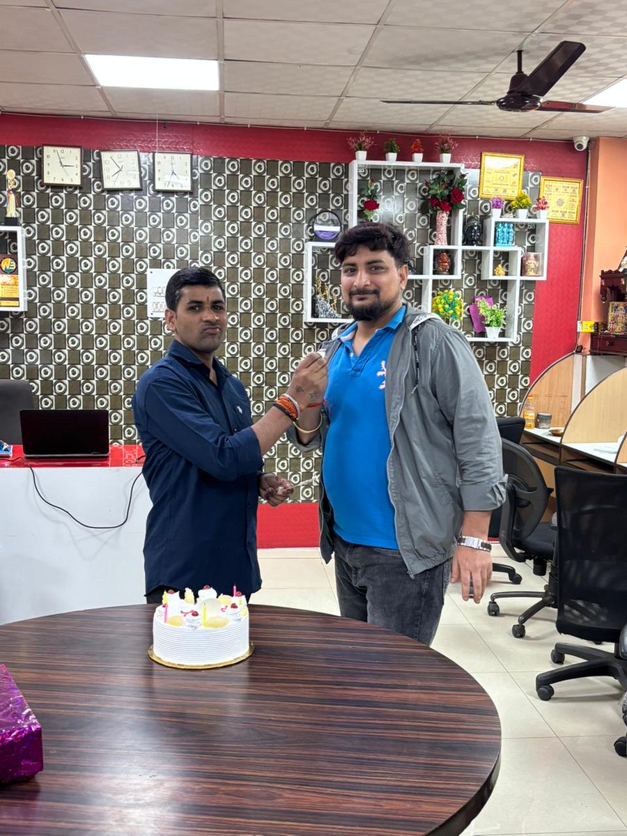 webbraininfo's tweet image. Celebrating Moments That Matter at @webbraininfo! 🎂

Wishing Alok a fantastic year ahead filled with success, growth, and new achievements! 

#WebBrainInfotech #TeamCelebration #OfficeMoments #WorkCulture #BirthdayCelebration #TeamSpirit #DigitalAgencyLife #CorporateLife #Team