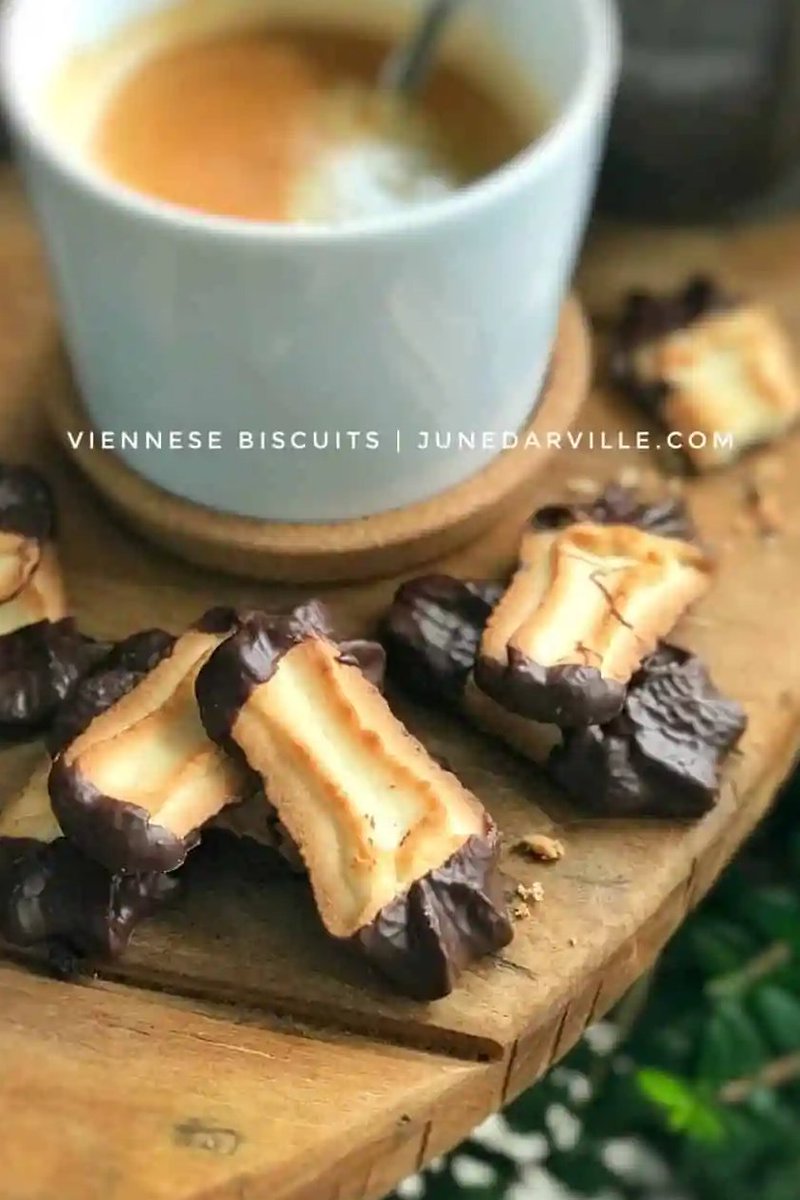 junedarville's tweet image. ❤️ 𝐕𝐢𝐞𝐧𝐧𝐞𝐬𝐞 𝐁𝐢𝐬𝐜𝐮𝐢𝐭𝐬
❤️ Freshly baked Viennese #biscuits, an easy 5-ingredient treat! All you need is butter, milk, eggs, pastry flour and sugar. #baking 
❤️ 𝐑𝐞𝐜𝐢𝐩𝐞 &amp;gt;&amp;gt; junedarville.com/viennese-biscu…