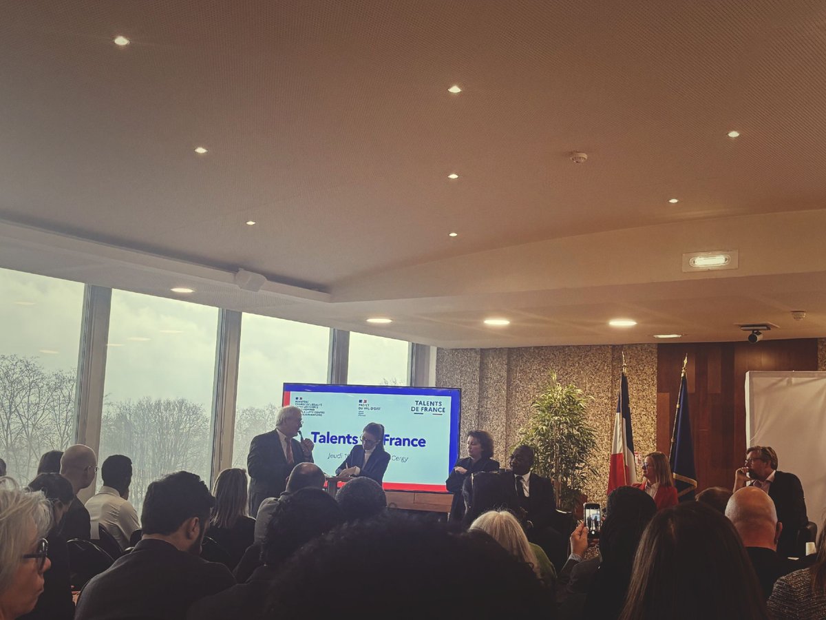 Medef Val d'Oise tweet media