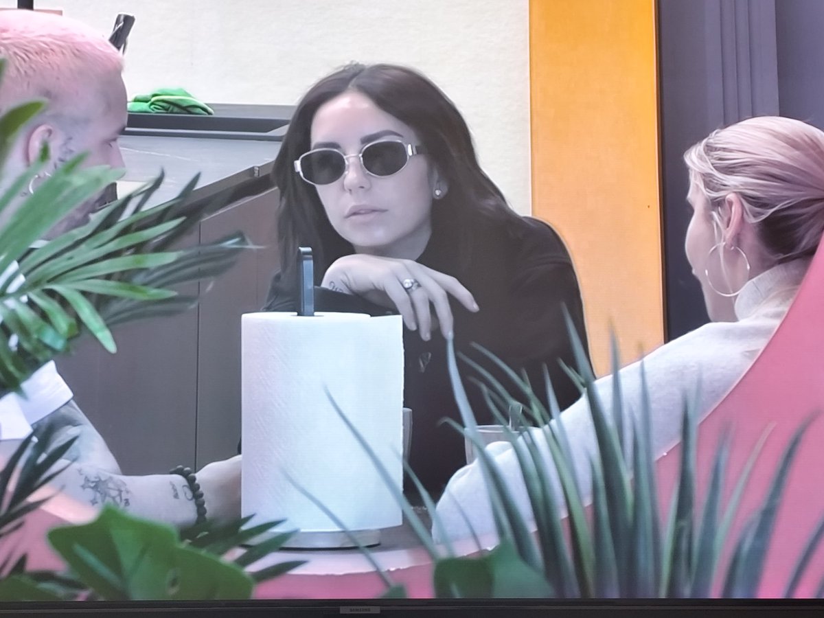 Qué enchufe tendrá está tipa, para que siga ella ahí dentro y hayan echado a Cristina.?
#GHDUO20F