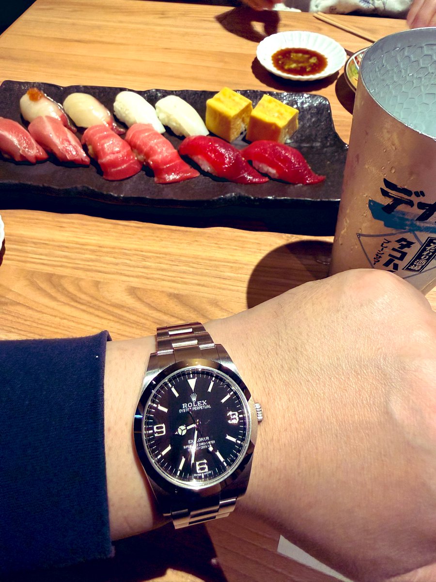 HideRoom4's tweet image. 嫁さんと合流しました🧑‍💼
今週もお疲れ様でした🙇‍♂️
お寿司🍣を頂きながらカンパーイ🍻

#ロレックス
#寿司