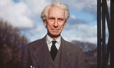 Bertrand Russell (1872 - 1970), sobre el fascismo:      

“Primero fascinan a los tontos, luego amordazan a los inteligentes.”