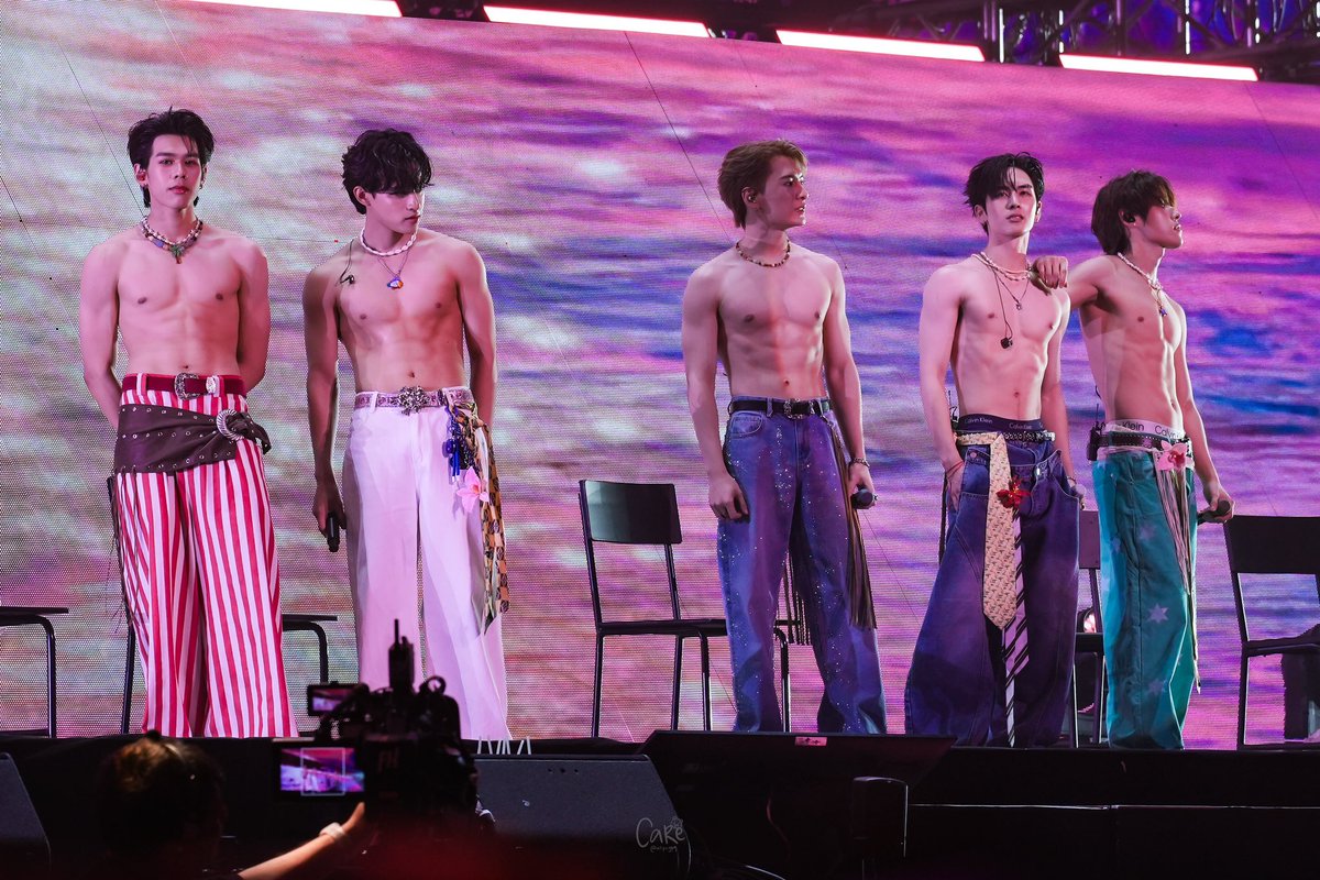 say real, this felt abit illegal to watch👀🫣
((enjoyed screaming my lungs out tho oops))

#TuiChayatorn #barcodetin #KristPerawat #Santapp #nnutdan 
#RISERCONCERTD2