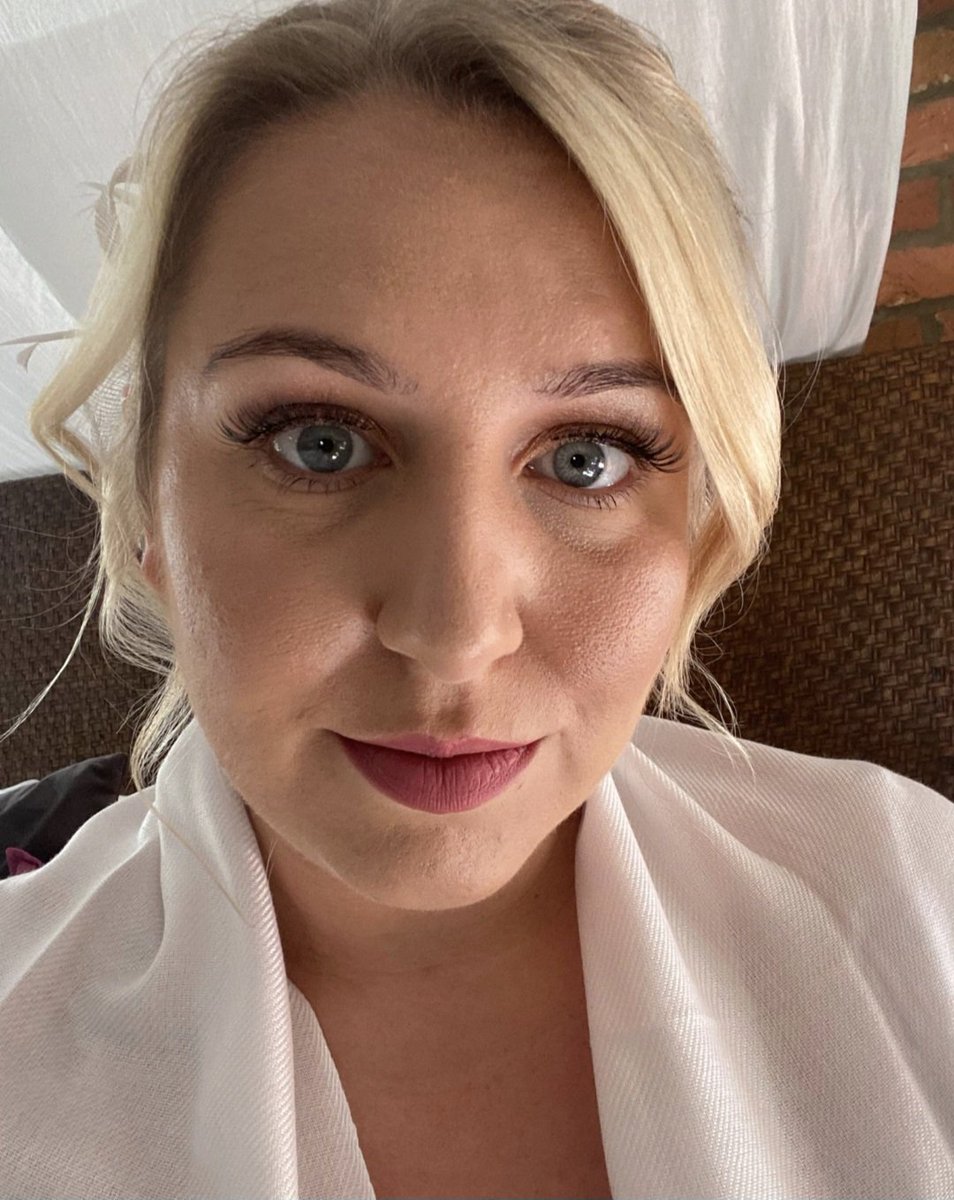 missfortytwo's tweet image. My beautiful daughter is 33 today, she is the most incredible human being, a brilliant sister, daughter, Mum, wife, and the most caring, funny, gorgeous person you could ever wish to meet, I'm so lucky to have her in my life ... #daughter #family xx