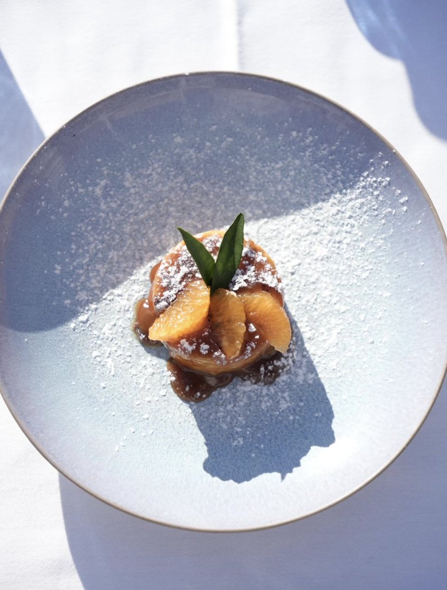 Panacota caramel et sa petite touche de clémentine.
La gourmandise prend ici une forme élégante et sincère. <a href="/VisitCotedazur/">Côte d'Azur France</a> <a href="/ExploreNCA/">Explore Nice Côte d'Azur</a> <a href="/3AHotels/">3A Hôtels</a>