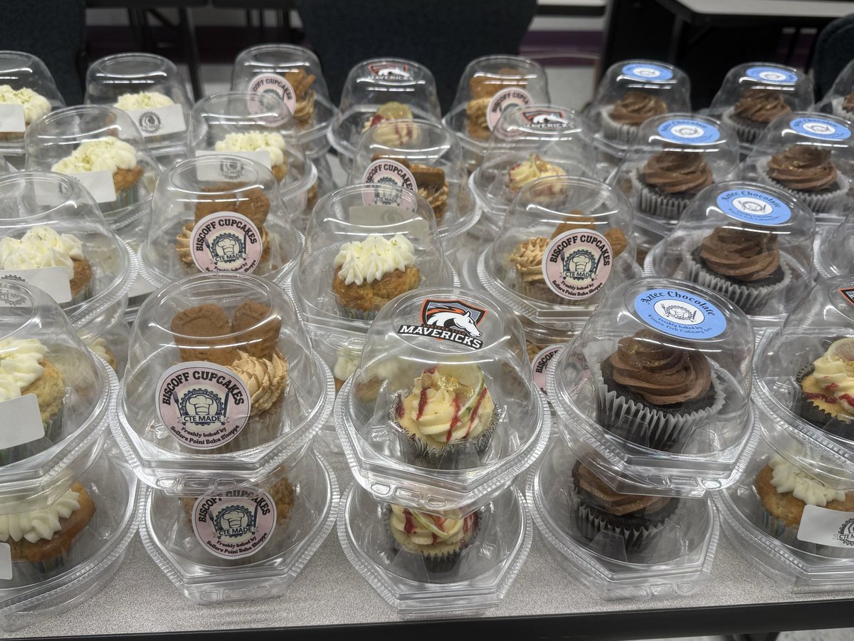 MiVidaMParham's tweet photo. Happy #CTEMonth! So proud of our students’ skills! @CTE_BaltCoPS programs supplied cupcakes for over 100 partners at the @BaltCoPS #Career Expo! Thx to @sollerspt Baking &amp; @GWCCAT, @EasternTechHS,&amp; @WesternTech_HS Culinary. Thx to @foundationbcps for sponsoring. #BCPSCTE #CTEMade https://t.co/b7iXZeKkSE
