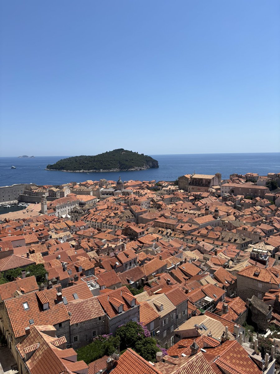 AmrBlo's tweet photo. La Croatie me manque les gars (Port Réal) https://t.co/55SuaLHDeB