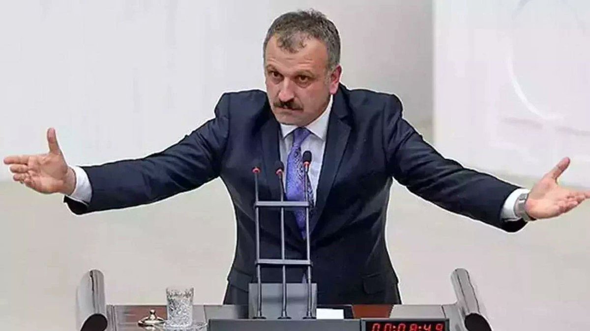 BirGun_Gazetesi's tweet photo. Cumhurbaşkanı Başdanışmanı Oktay Saral, “laiklik karşıtı söylemlerde” bulunduğu gerekçesiyle savcılığa şikâyet edildi. Ancak savcılık, Saral’ın sözlerinin “Düşünce özgürlüğü” kapsamında kaldığını belirterek dava açmadı.

https://t.co/TRnKRK0DdY https://t.co/ZHb747yqOA