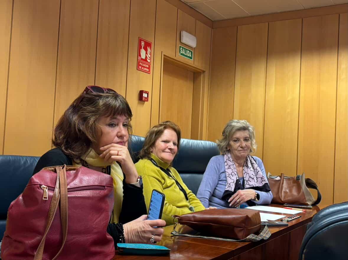 PSOEMirafloresS's tweet photo. Hoy hemos asistido como público a la Comisión de Transportes de la @asambleamadrid para apoyar la pregunta sobre la #Línea725.
Seguimos defendiendo un transporte público digno para #MirafloresdelaSierra.
Porque no hablamos solo de autobuses, hablamos de personas.
#Linea725 https://t.co/Al4s9Ao3Lg
