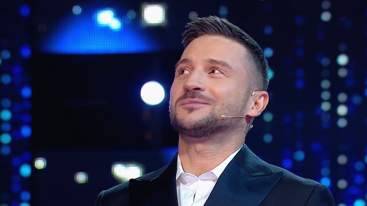 «Ну-ка, все вместе! Хором!»: Лазарев устроил разборки в первом же выпуске
20 февраля в 21:30 на "России" стартует третий сезон шоу "Ну-ка, все вместе! Хором!", в котором вновь будут соревноваться сразу н uznayvse.ru/zvezdyi/tretii…