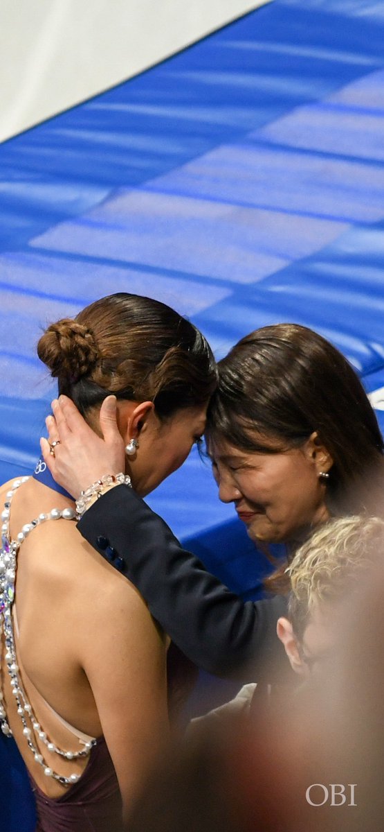 260220 OWG Victory Ceremony
#KaoriSAKAMOTO
#坂本花織

濱田コーチと生徒にとって特別な儀式である「おでこゴッツン」。全てを背負って戦い抜いた坂本を皆が労いました。