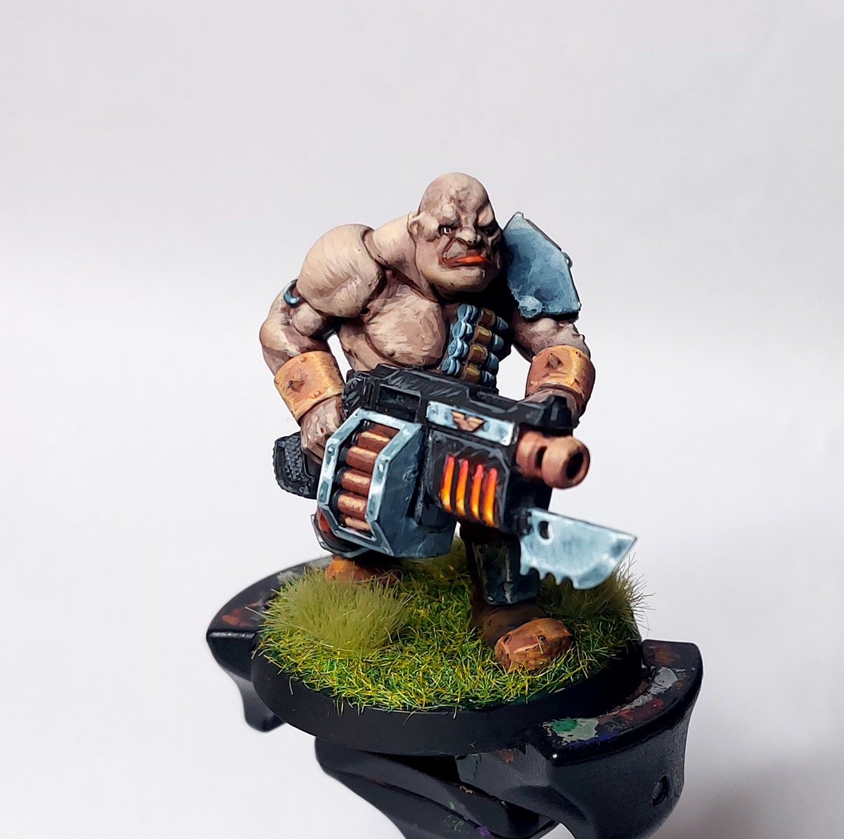 HollanderRick's tweet photo. I worked on this Plague Marine and Ogryn last night. I tried a more rough style of painting. Still got some work to do.

#gamesworkshop #Warhammer40k 
#miniaturepainting
#Killteam https://t.co/eNdtBTalba