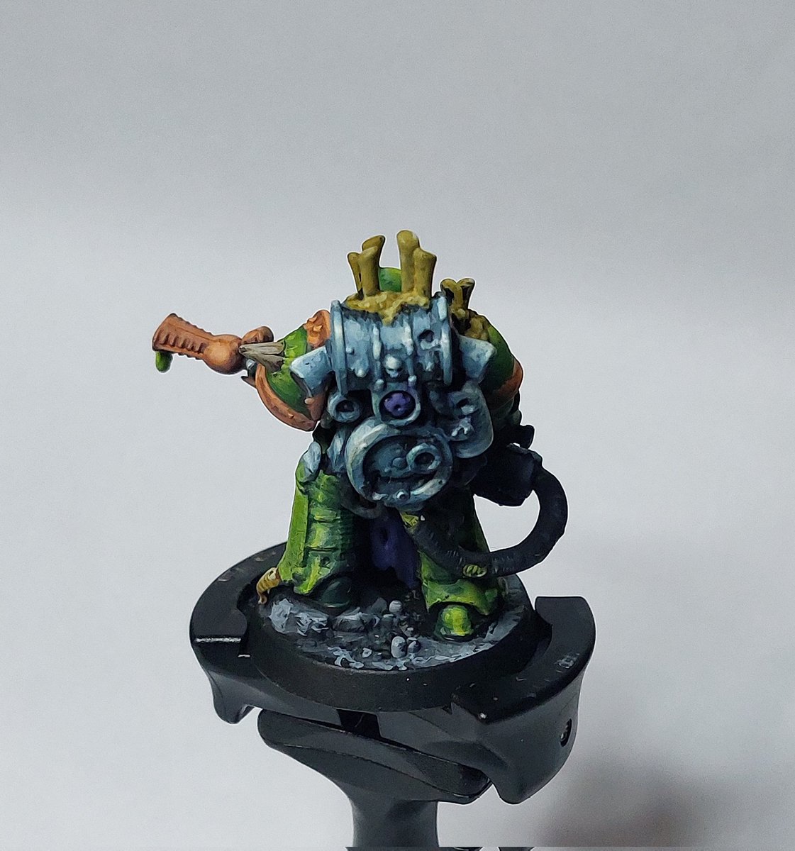 HollanderRick's tweet photo. I worked on this Plague Marine and Ogryn last night. I tried a more rough style of painting. Still got some work to do.

#gamesworkshop #Warhammer40k 
#miniaturepainting
#Killteam https://t.co/eNdtBTalba