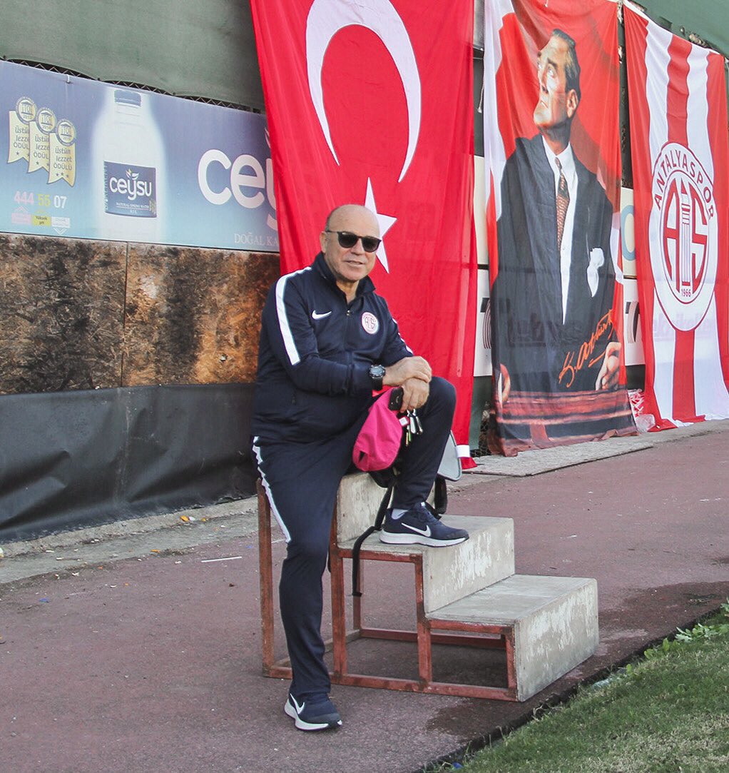 Sedat Karabük fenerbahçede ki görevinden ayrılmış.
Antalyaspor’un geleceği için alt yapının anahtarını teslim et geniş yetkilerle A dan Z ye her şeyi inşa etsin böyle fırsat her zaman olmaz değerlendirilir umarım gerçekten Antalyaspor’un geleceği düşünülüyorsa tabi <a href="/Antalyaspor/">Hesap.com Antalyaspor</a>