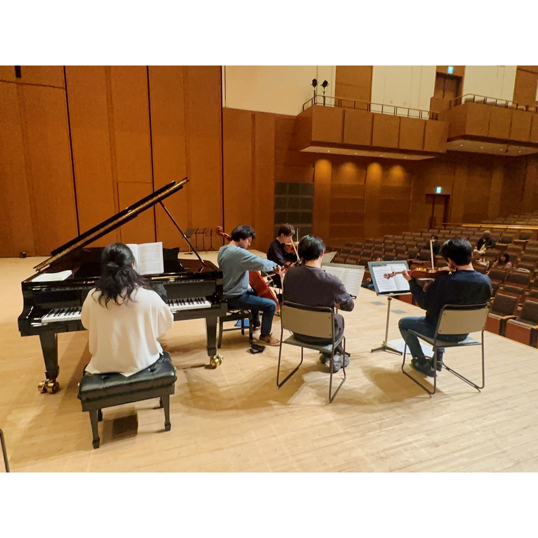 emo_kouhou's tweet image. 🎟️当日券のご案内

おんがくのアーティスト･イン･レジデンス
ファイナルコンサート(2/23)

当日券販売場所
10:00～　1階　インフォメーション
13:00～　4階　#iichiko音の泉ホール

🌟emo.or.jp/event/10996/

#おんがくのアーティストインレジデンス #AIR #大分 #おおいた #大分イベント