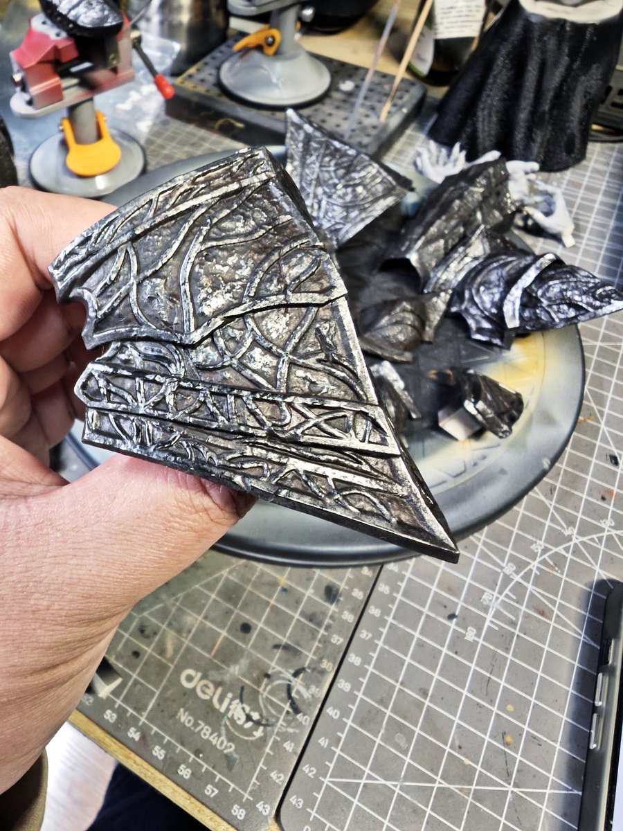 炭色/Tan tweet media